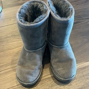 Ugg boots, girls size 2- classic height